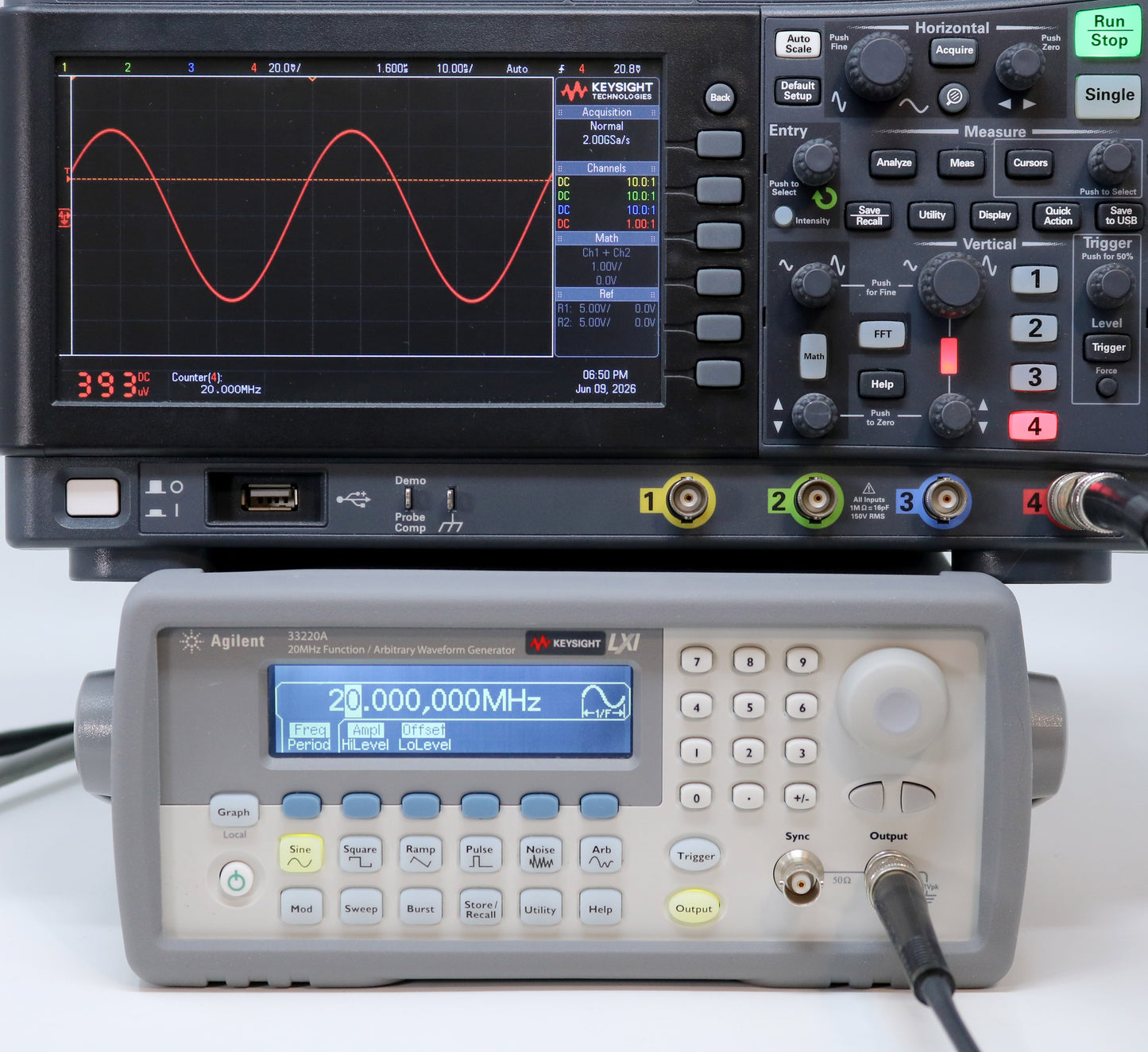 Agilent / Keysight 33220A 20 MHz Function / Arbitrary Waveform Generator. Clean