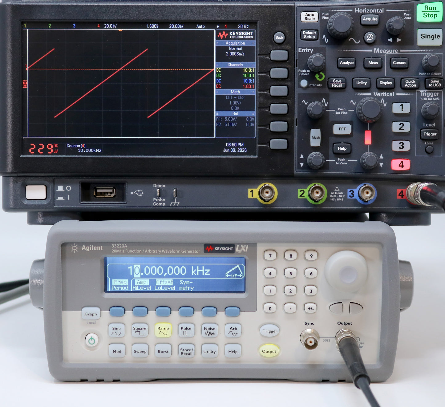 Agilent / Keysight 33220A 20 MHz Function / Arbitrary Waveform Generator. Clean
